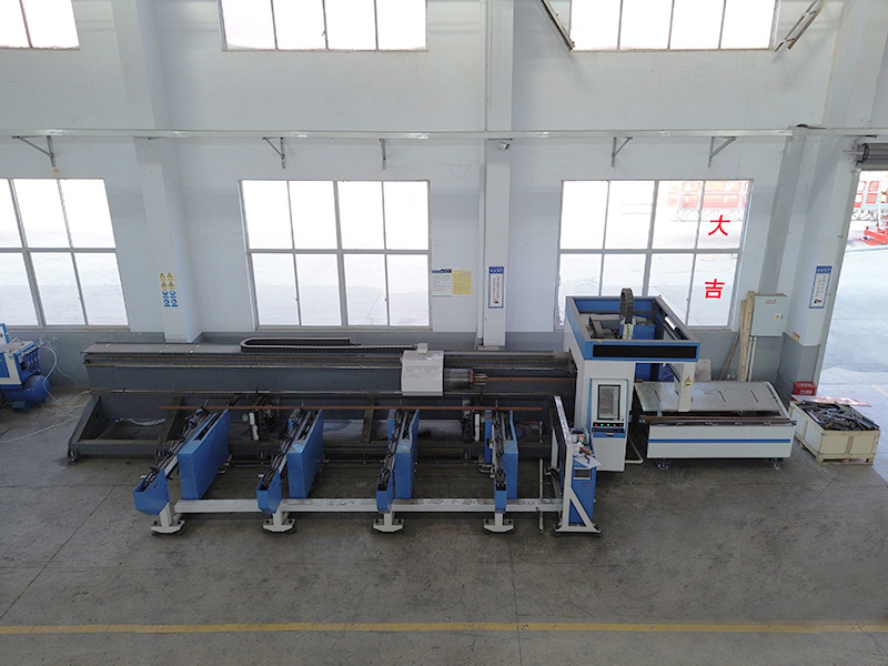 Laser pipe cutting machine